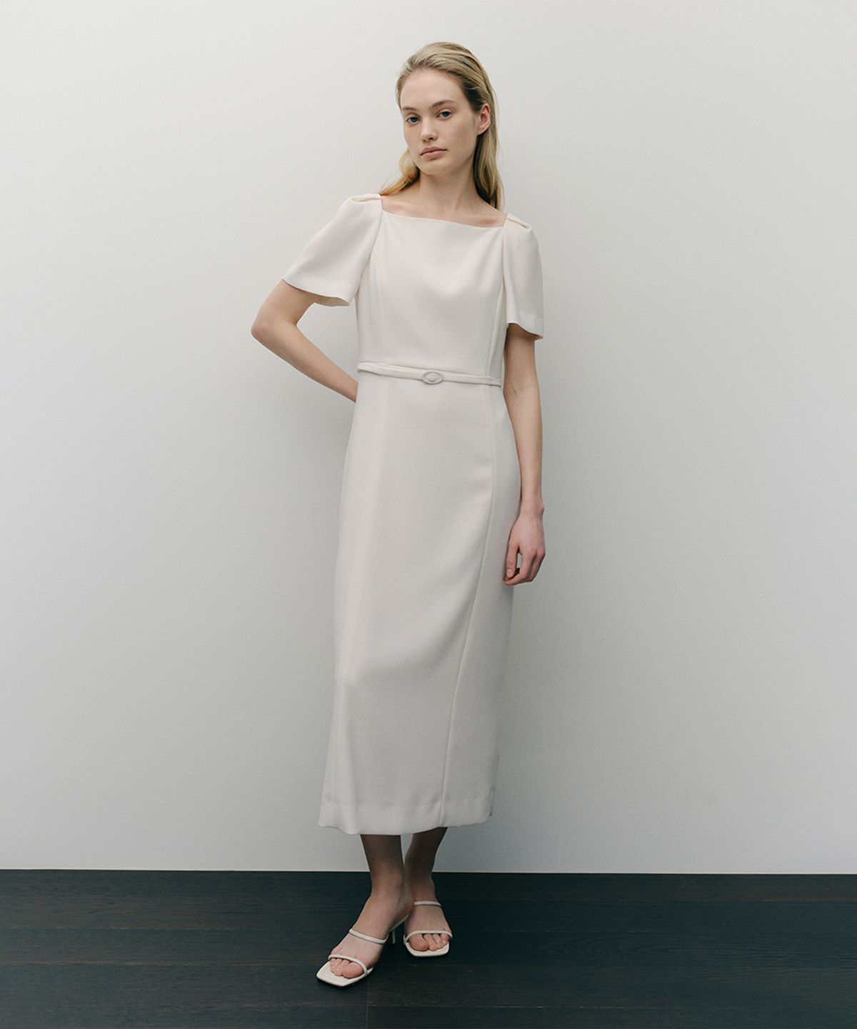 이아(EAAH) TUCK SLEEVE BELTED DRESS (IVORY)