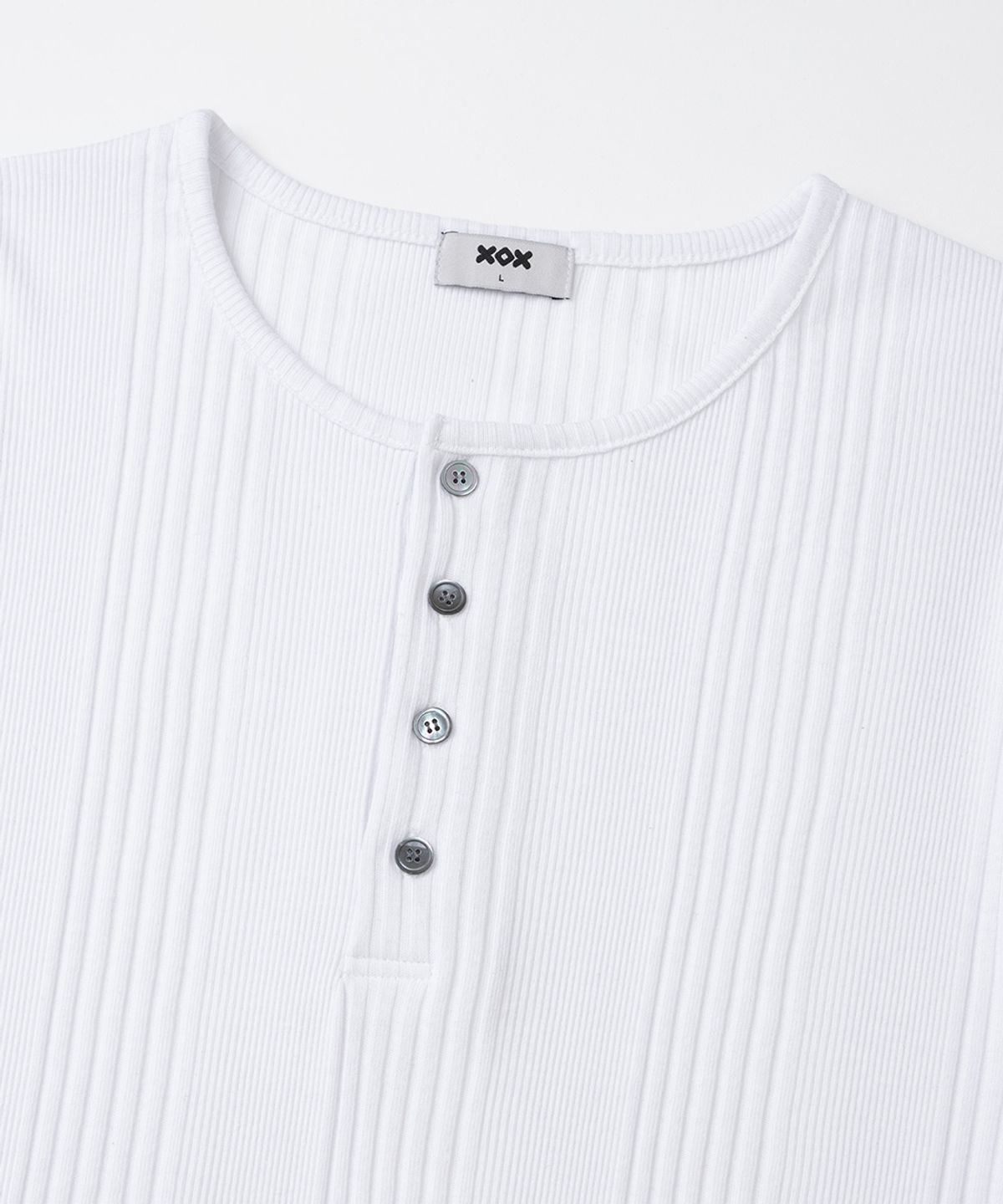 엑스오엑스(XOX) 리브드 헨리넥 반팔 티셔츠[WHITE]