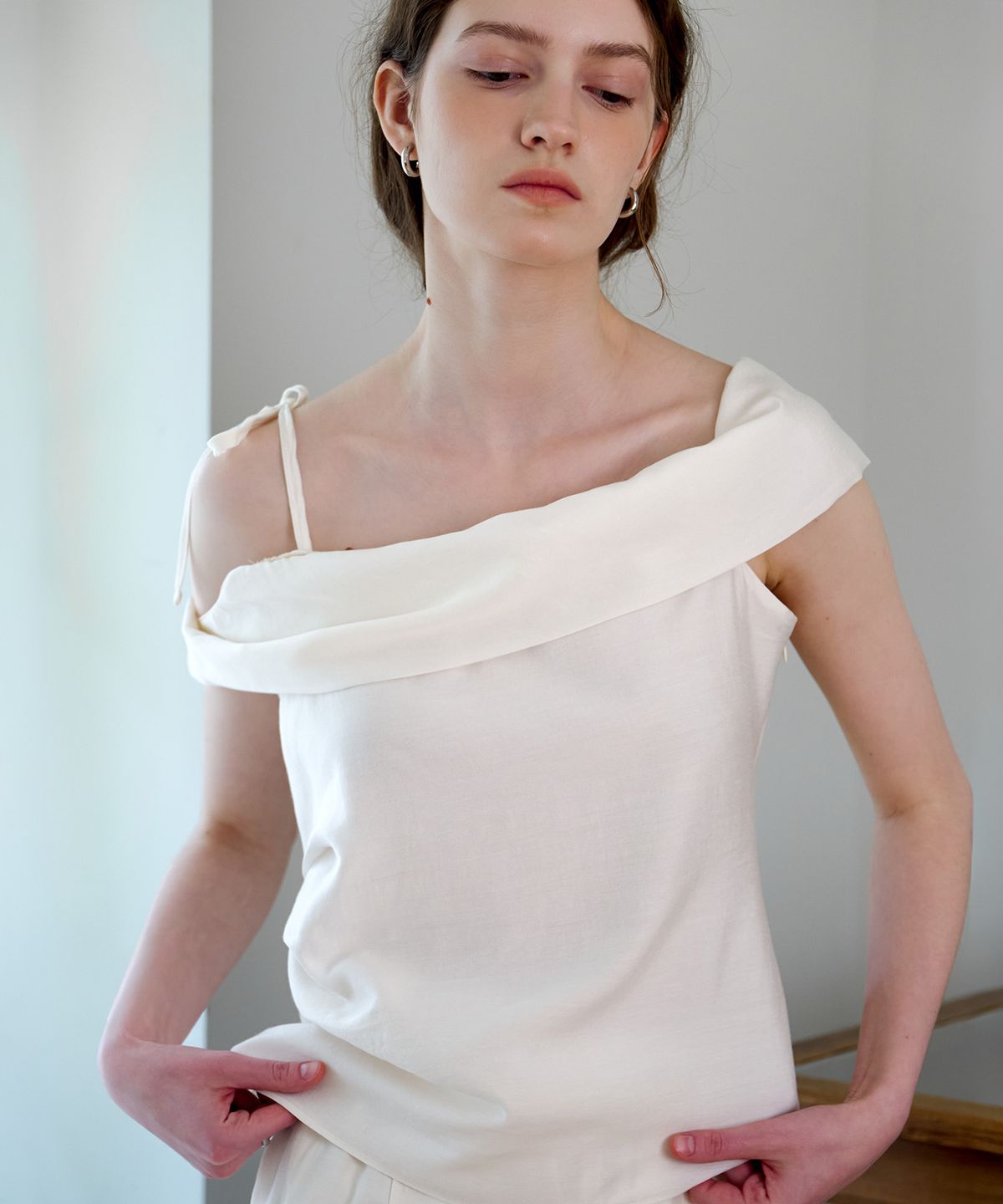 스르비(SELEVER) Marel off-Shoulder Blouse_2 Color