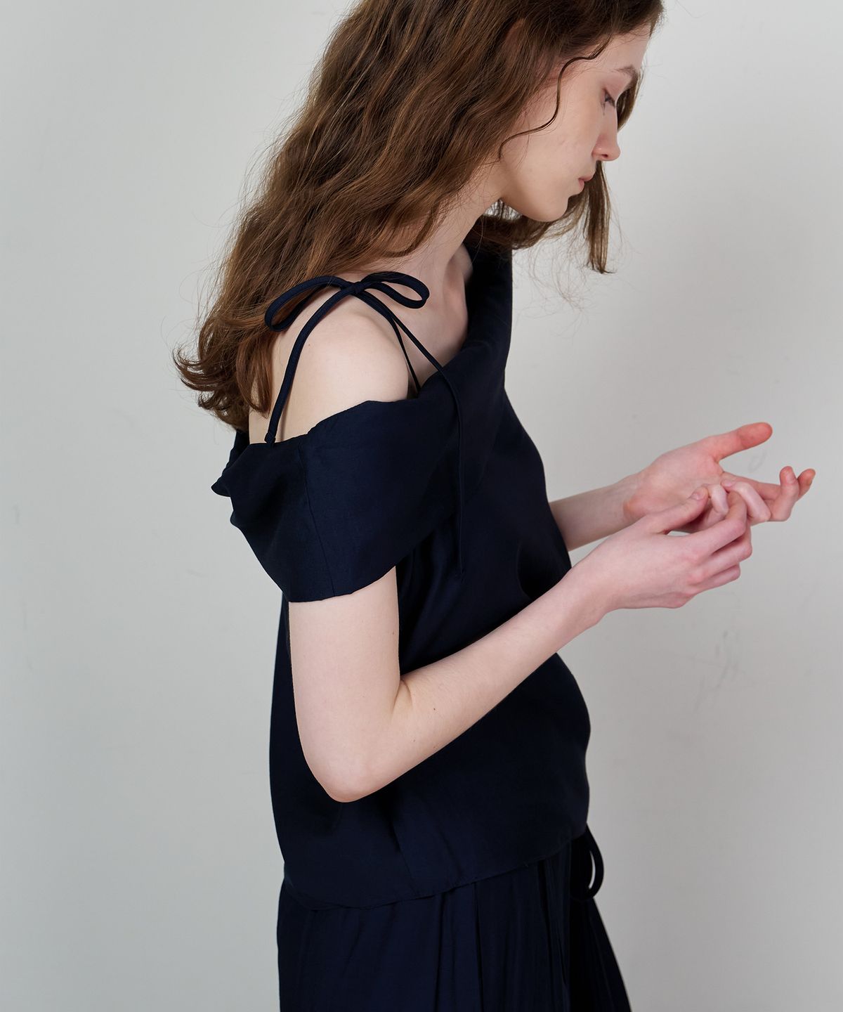 스르비(SELEVER) Marel off-Shoulder Blouse_2 Color