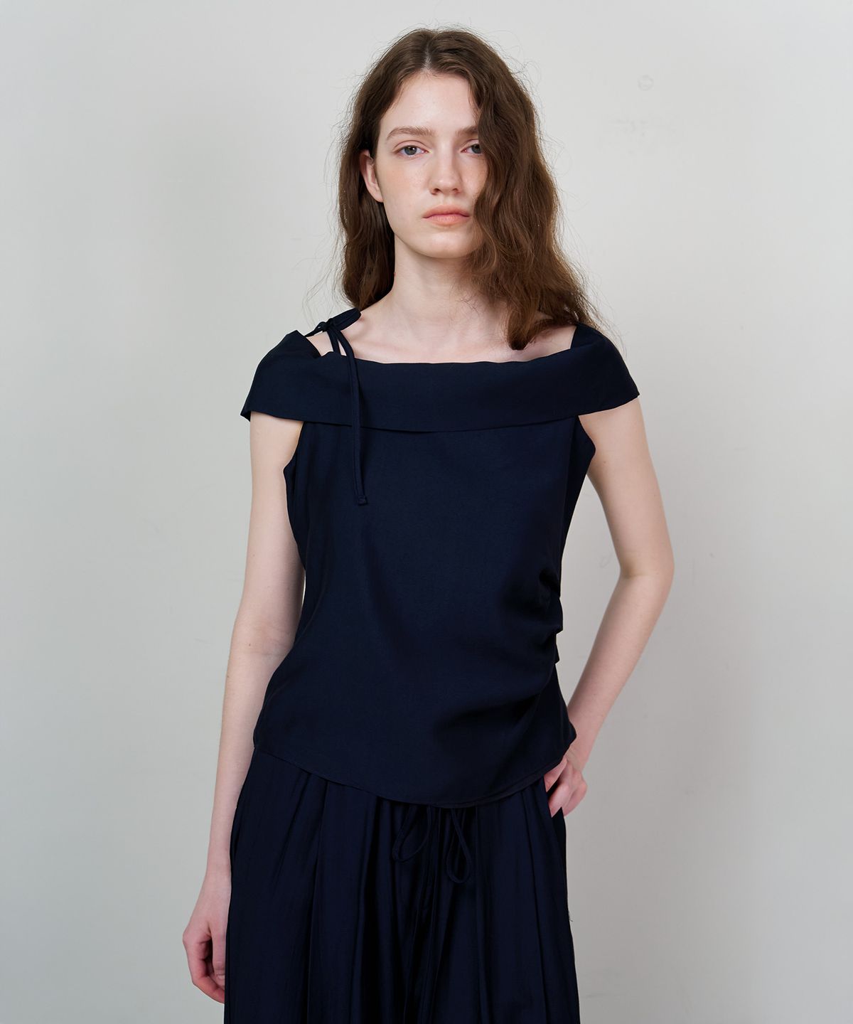 스르비(SELEVER) Marel off-Shoulder Blouse_2 Color