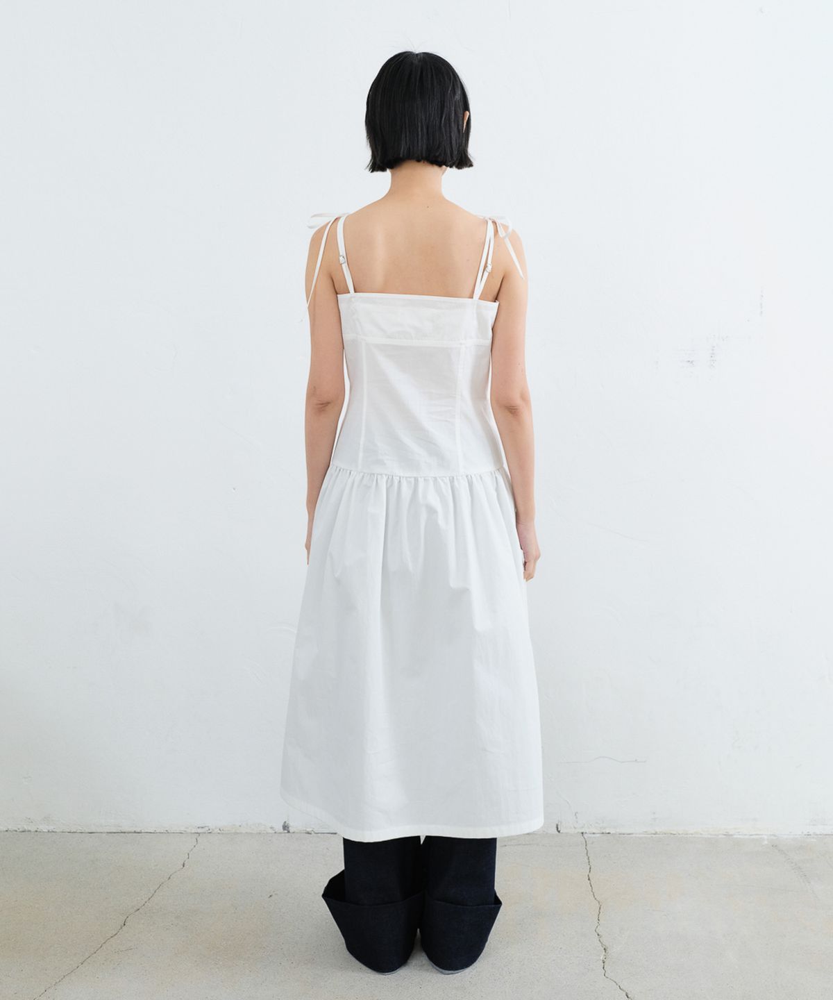 실롯(SEALOT) 레이어드 슬리브리스 롱 드레스 (화이트)