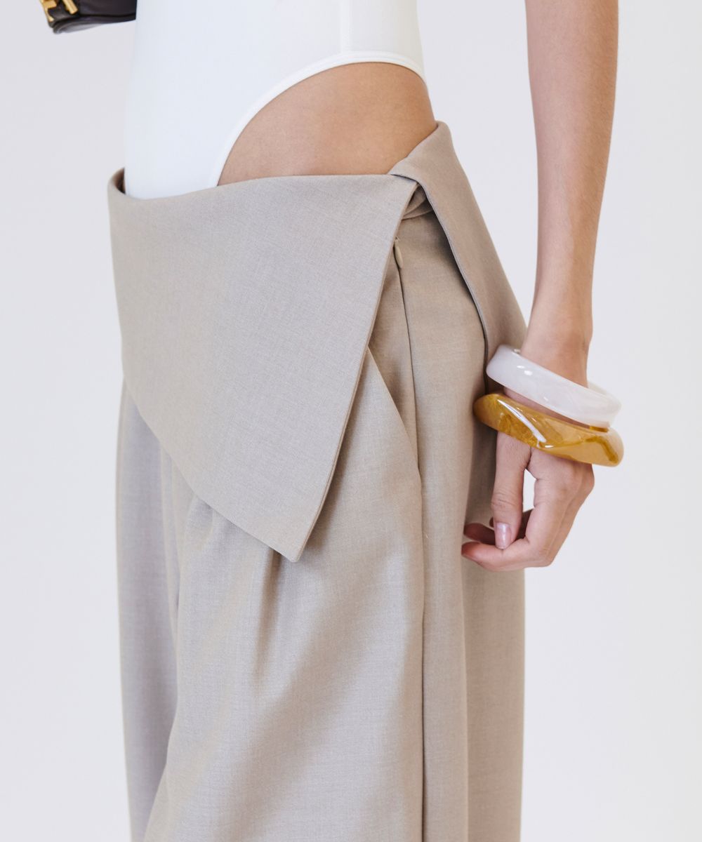 MUSINSA公式 | PROJECT WAVE Taylor Folding Pintuck Wide Slacks [BEIGE]