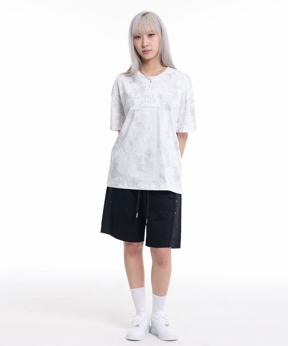크림소다랩(CREAM SODA LAB) 모노그램 엠보 로고 워싱 반팔 티셔츠 아이보리