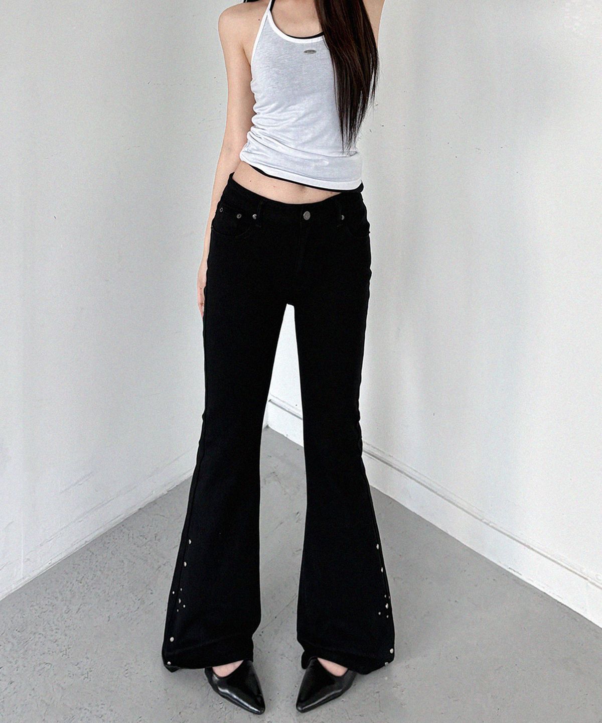 밀리언코르(MILLIONCOR) 스터드 블랙 슬림 코튼 부츠컷팬츠