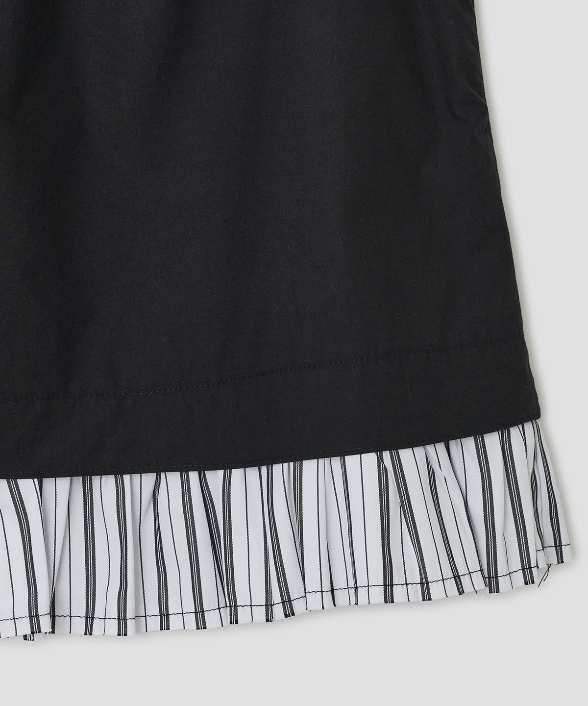타입서비스(TYPESERVICE) Layered Ruffle Strap Top [Black]