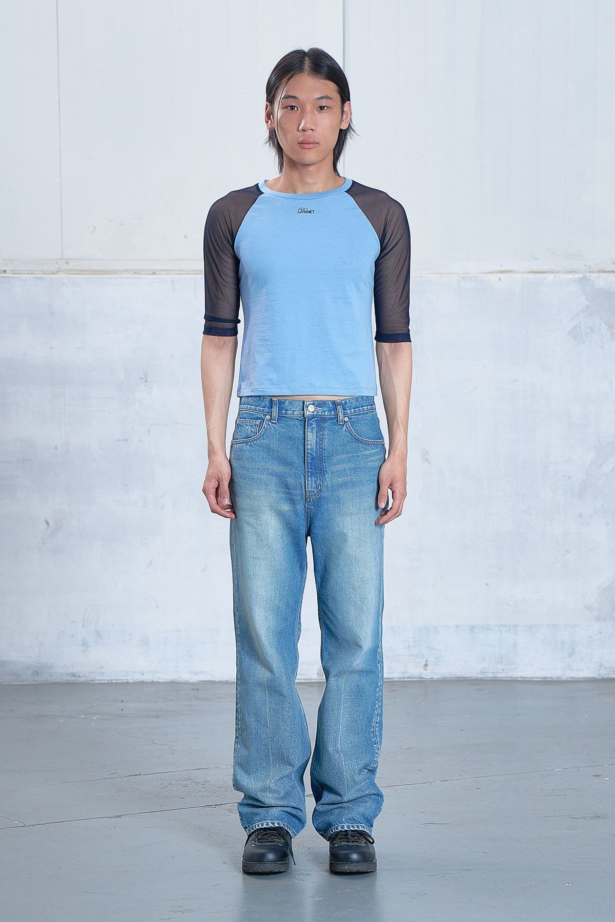 다이닛(DEINET) MESH CONTRAST RAGLAN HALF SLEEVE IN BLUE