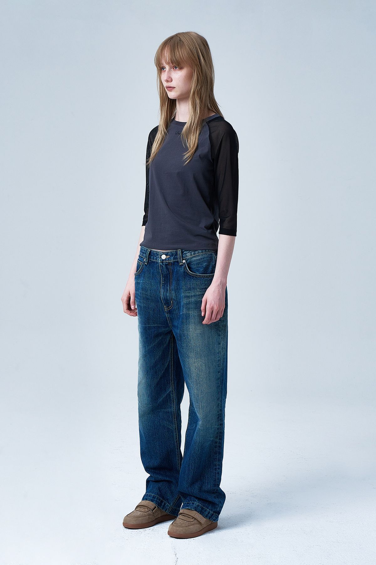 다이닛(DEINET) MESH CONTRAST RAGLAN HALF SLEEVE IN CHARCOAL