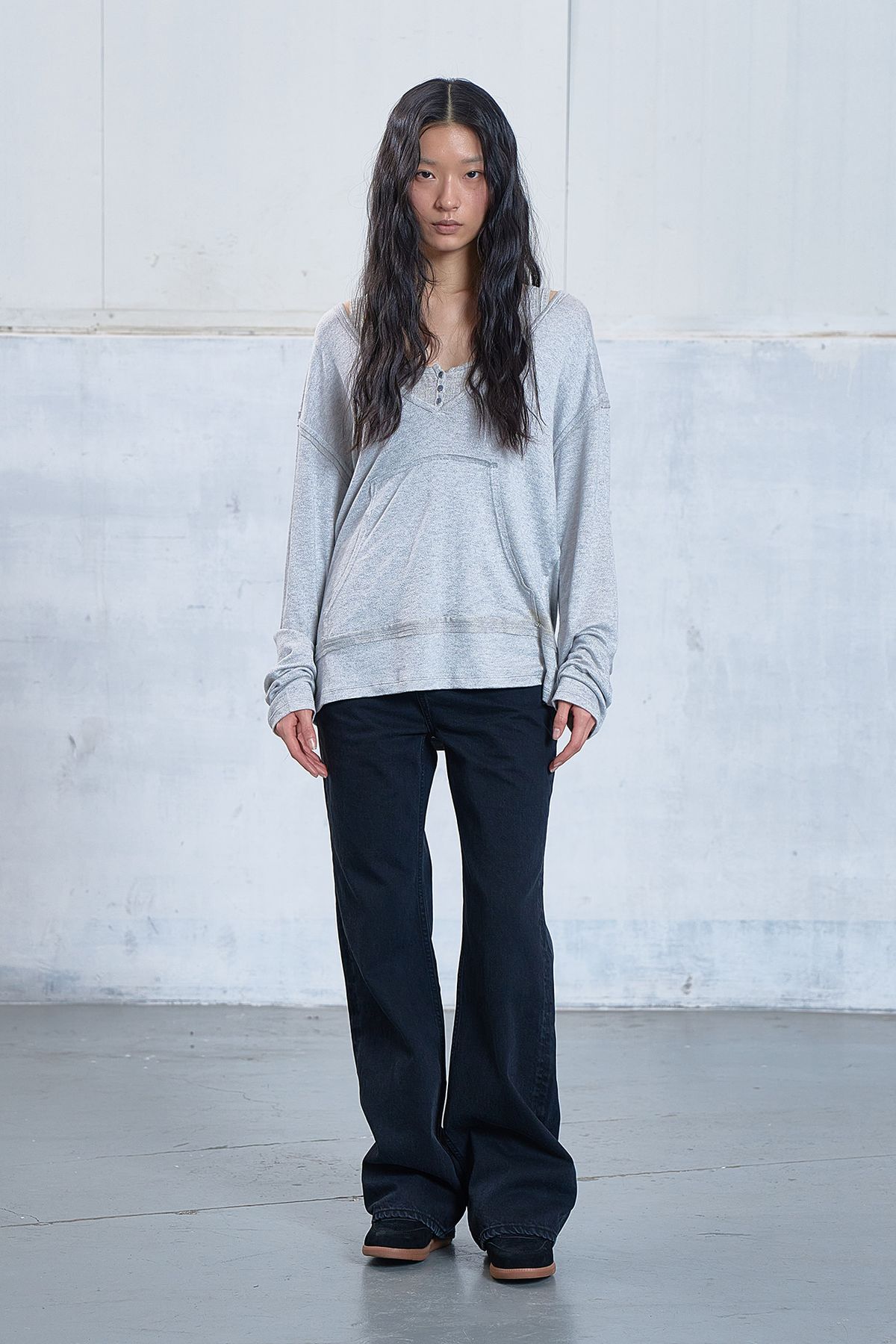 다이닛(DEINET) RAW V LONG SLEEVE IN MELANGE GREY