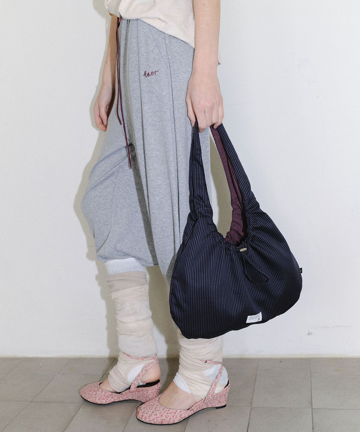 엔오르 스튜디오(ENOR STUDIO) [CORE] REVERSIBLE MINI HOBO BAG - NAVY