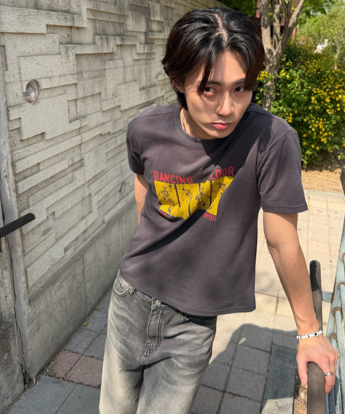 아모우(AMOU) Dancing Skull half  T-shirts CHACOAL