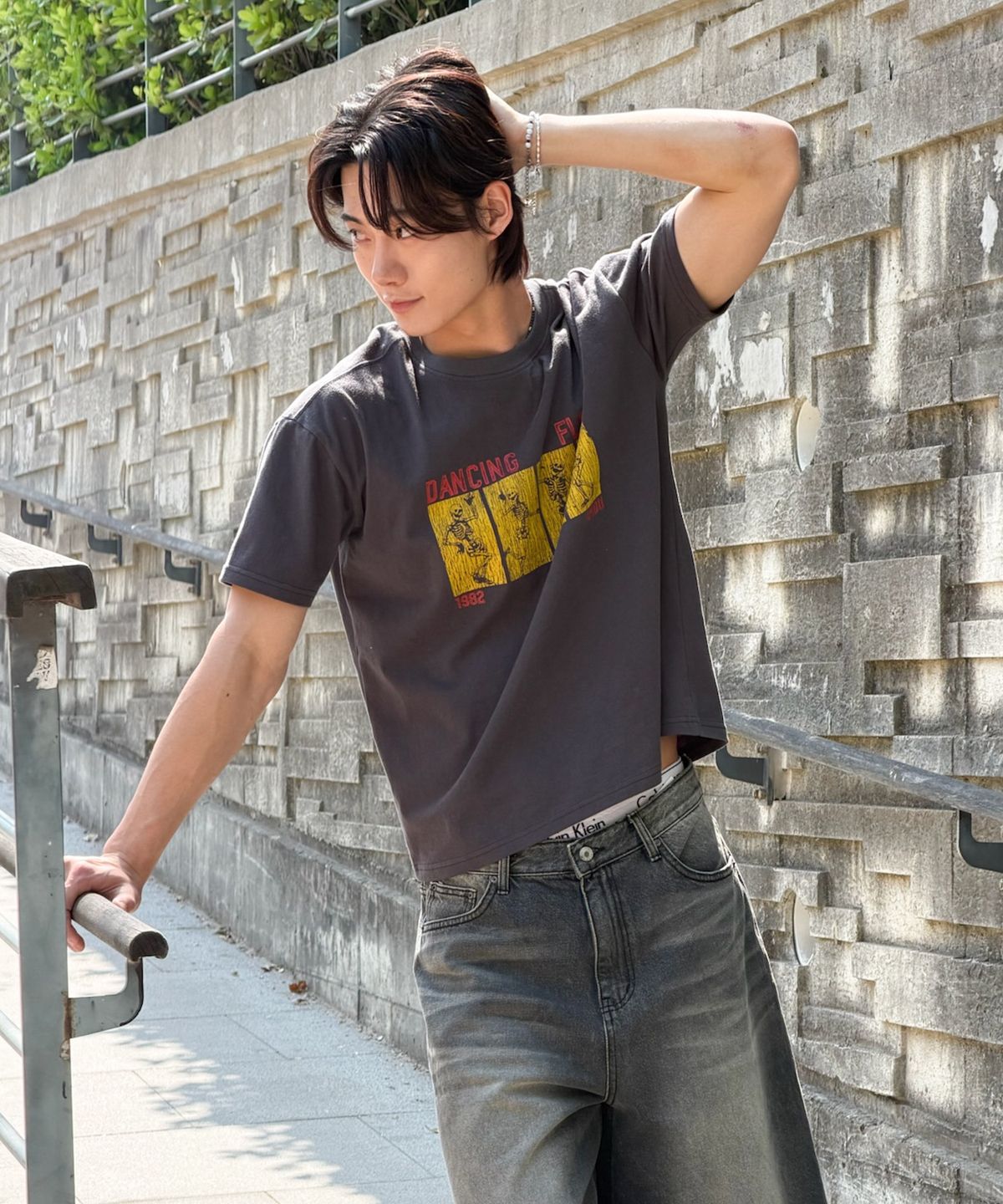 아모우(AMOU) Dancing Skull half  T-shirts CHACOAL