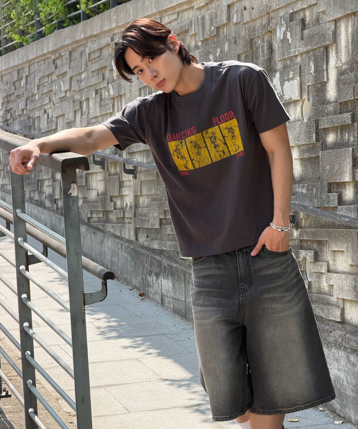 아모우(AMOU) Dancing Skull half  T-shirts CHACOAL