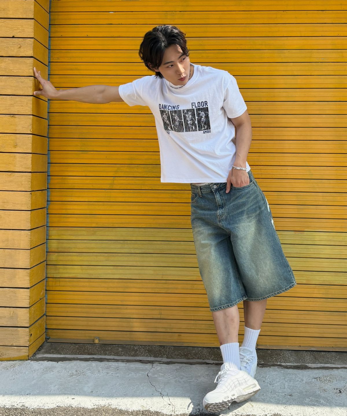 아모우(AMOU) Dancing Skull half  T-shirts WHITE