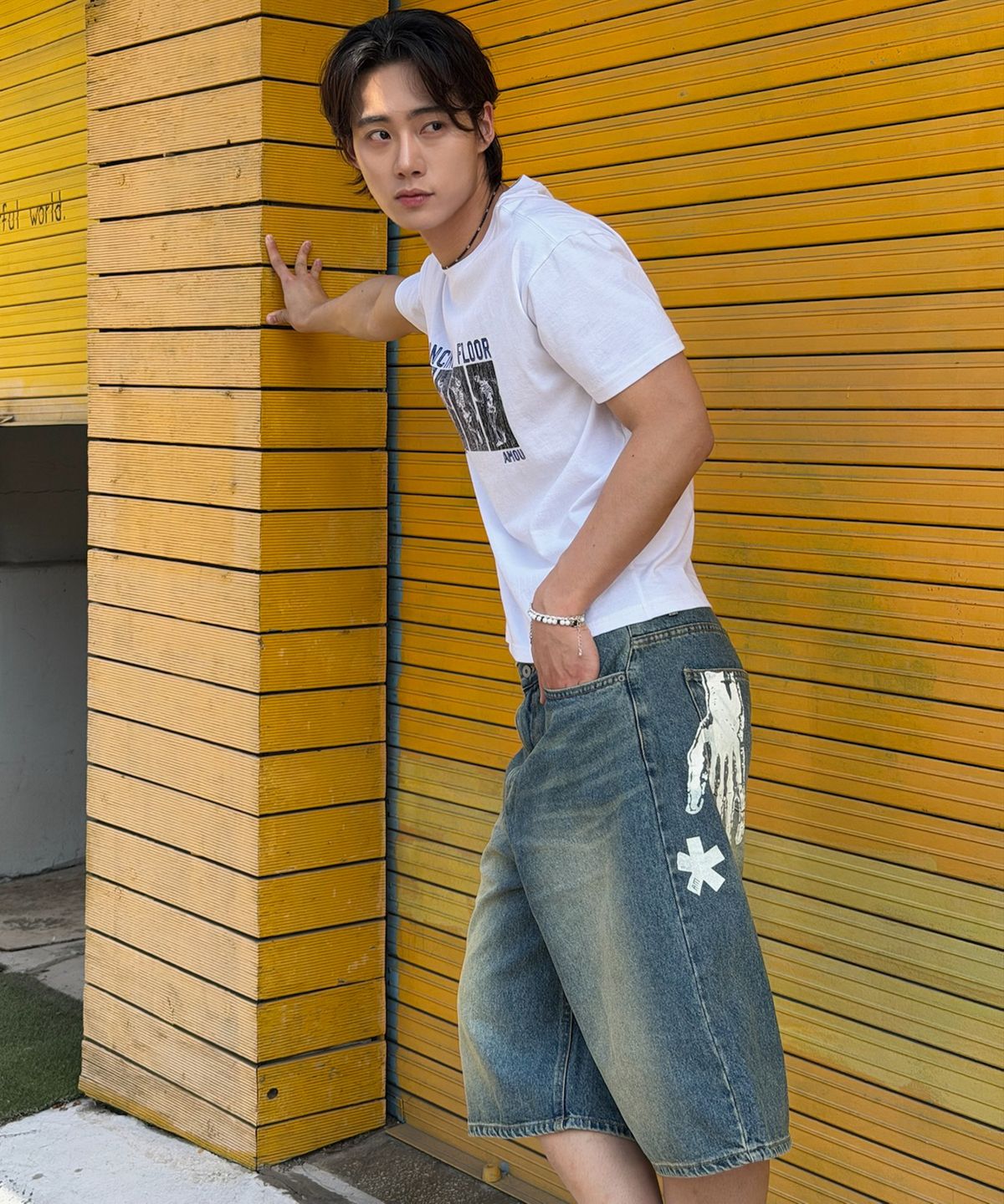 아모우(AMOU) Dancing Skull half  T-shirts WHITE