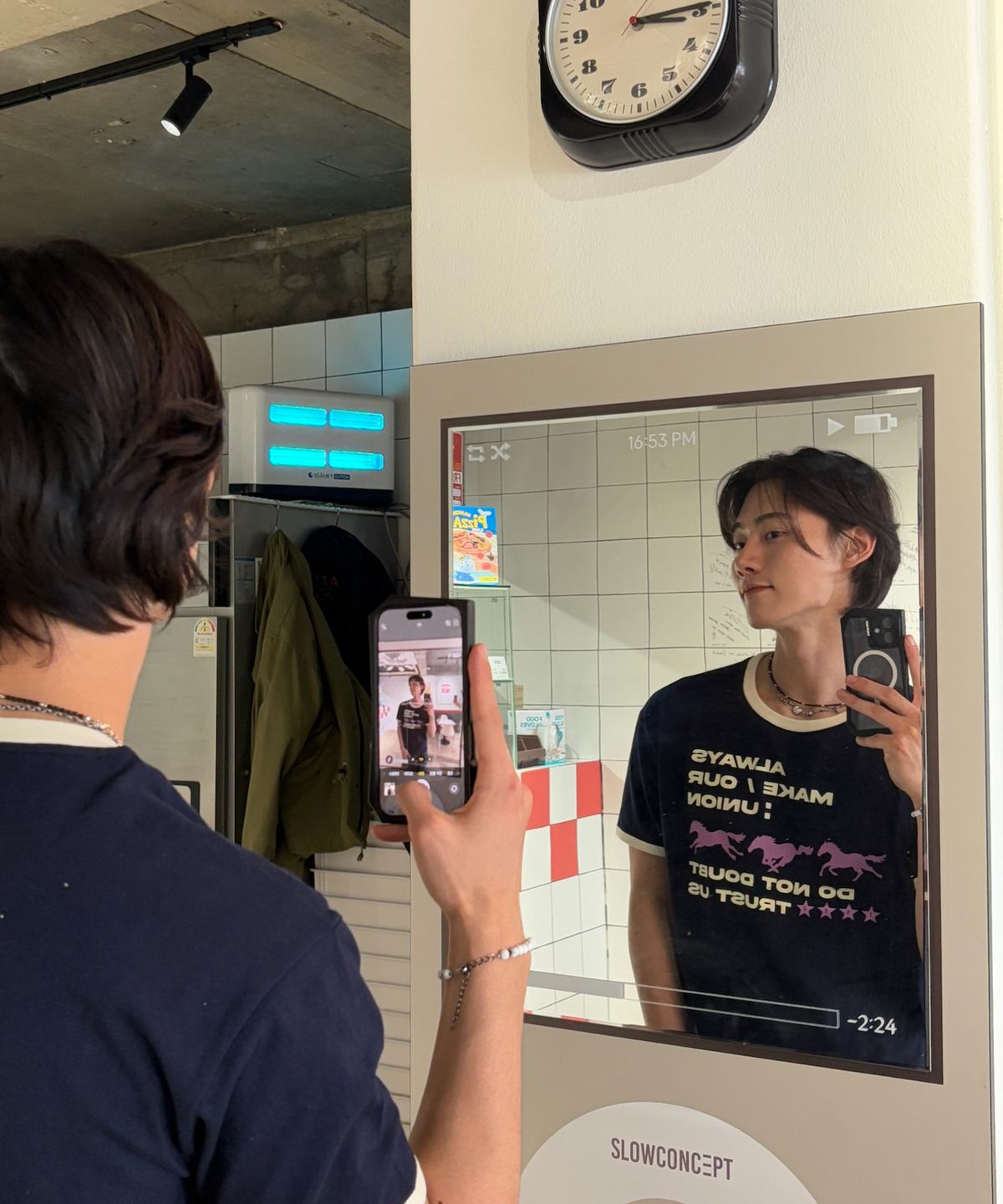 아모우(AMOU) Runing horse Ringer T-shirts NAVY