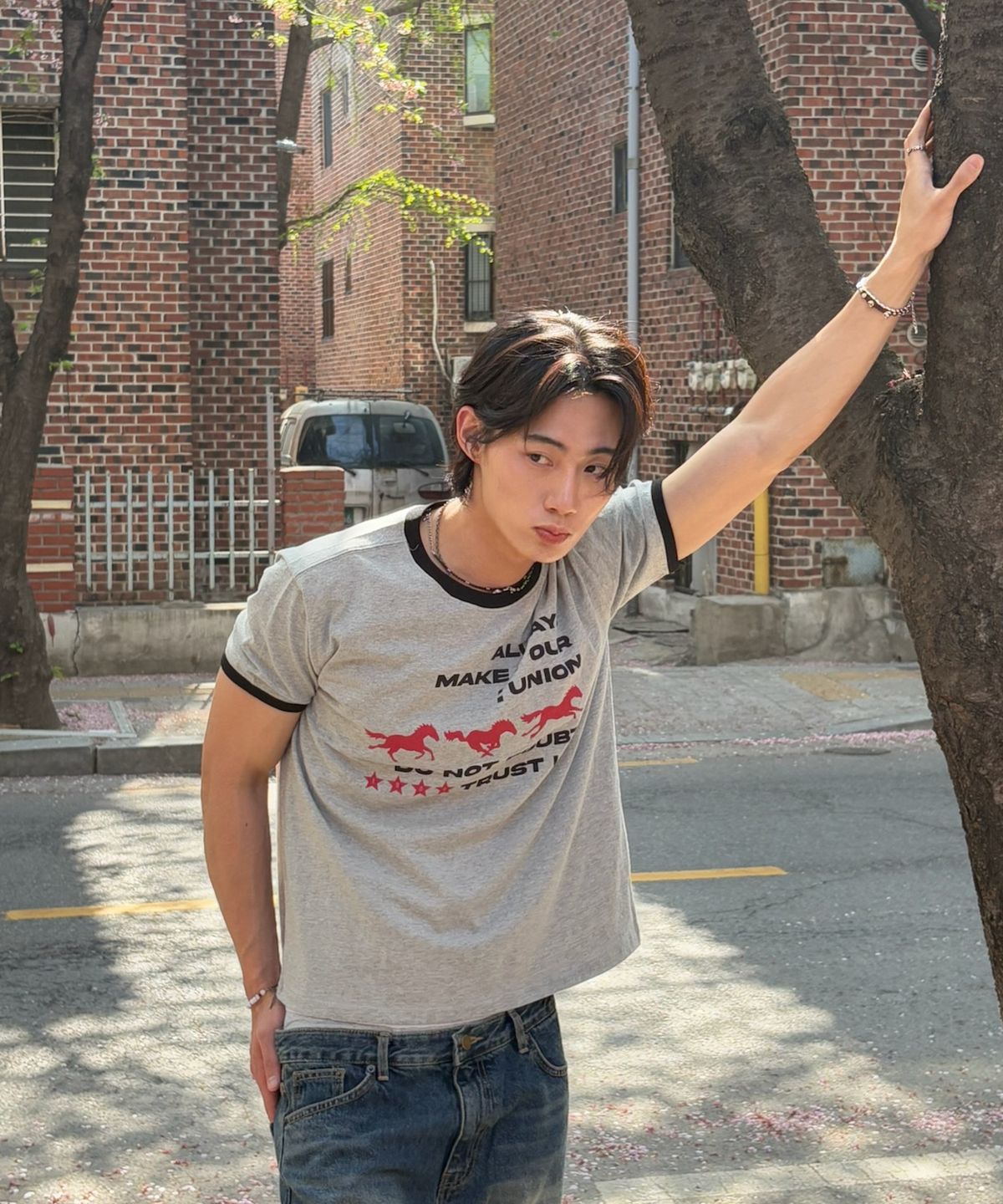 아모우(AMOU) Runing horse Ringer T-shirts GRAY