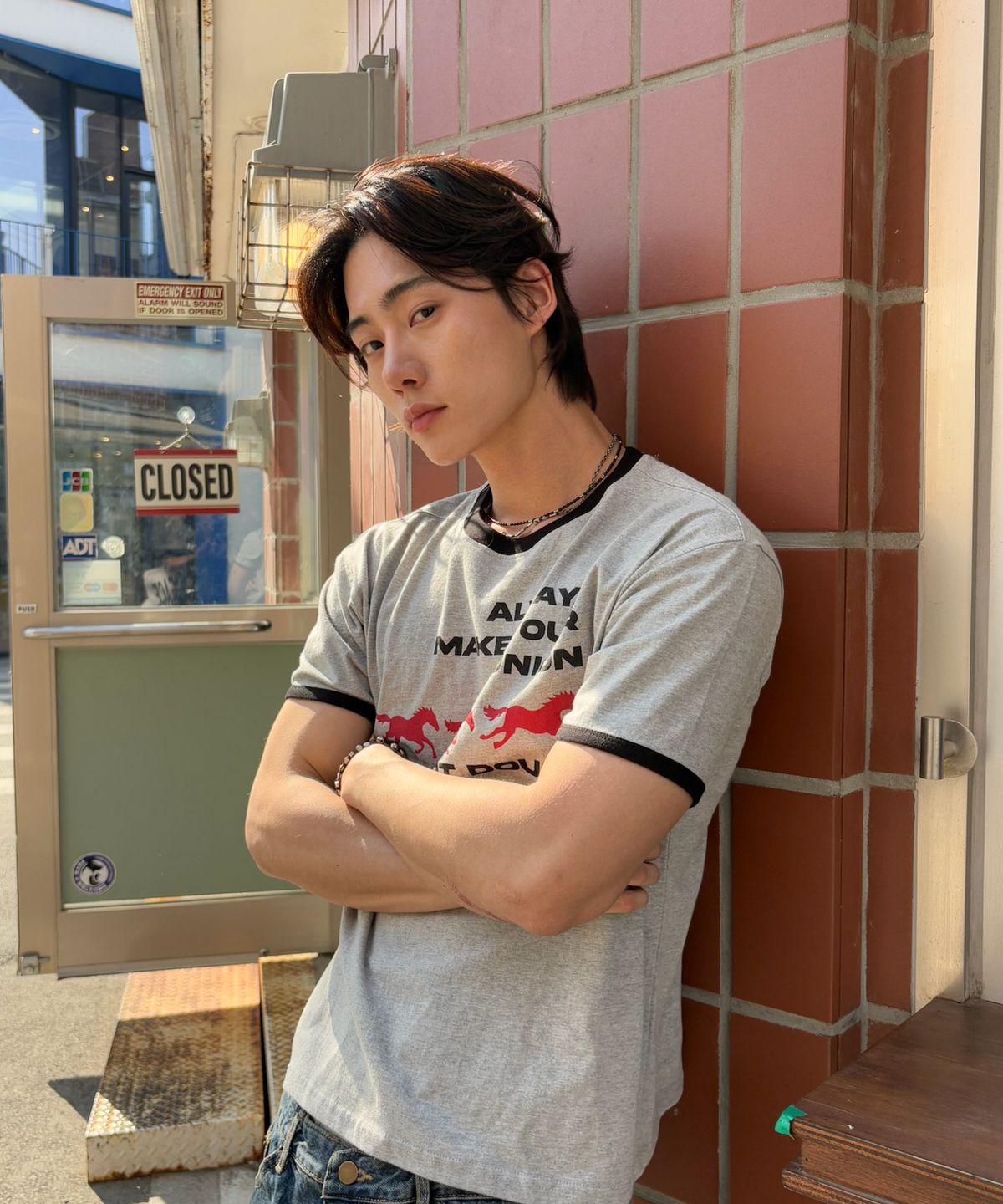 아모우(AMOU) Runing horse Ringer T-shirts GRAY
