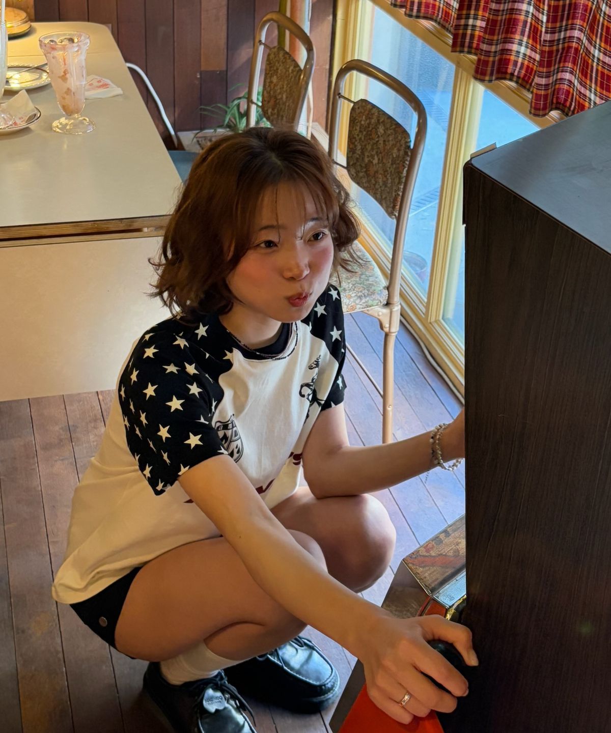 아모우(AMOU) Always Star Reglan T-shirts BLACK