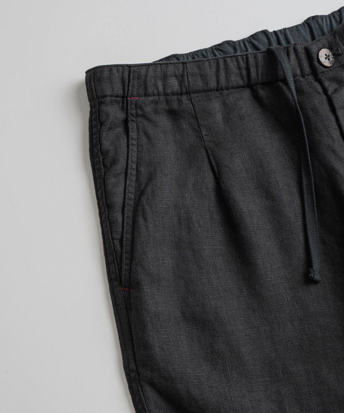 비헤비어(BEHEAVYER) DYED LINEN EASY 1/2 TROUSERS anthracite