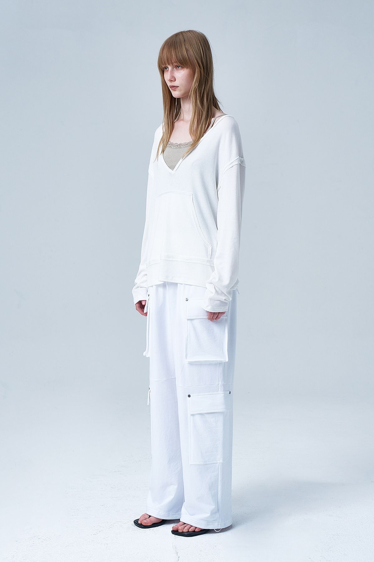 다이닛(DEINET) RAW V LONG SLEEVE IN WHITE