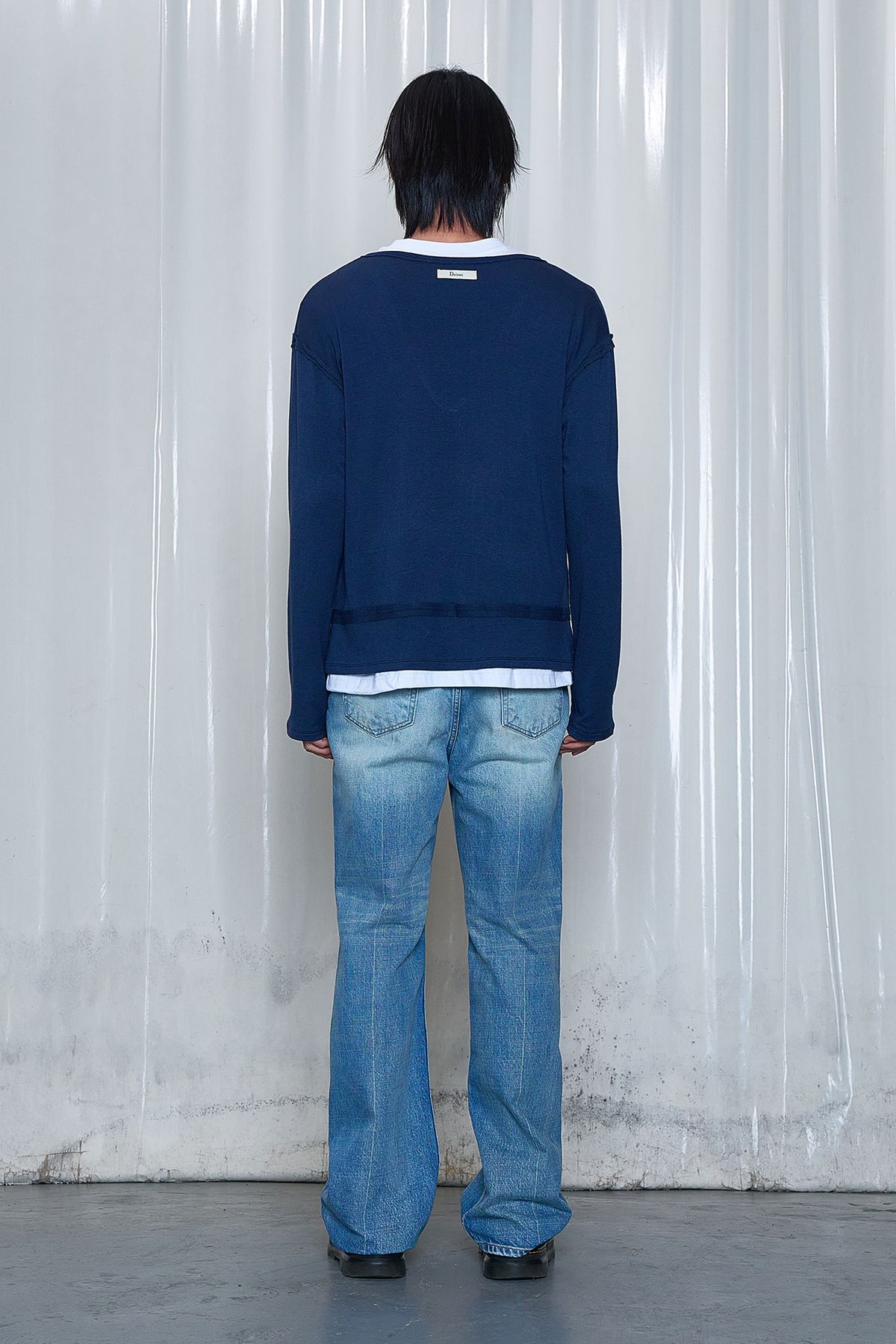 다이닛(DEINET) RAW V LONG SLEEVE IN NAVY