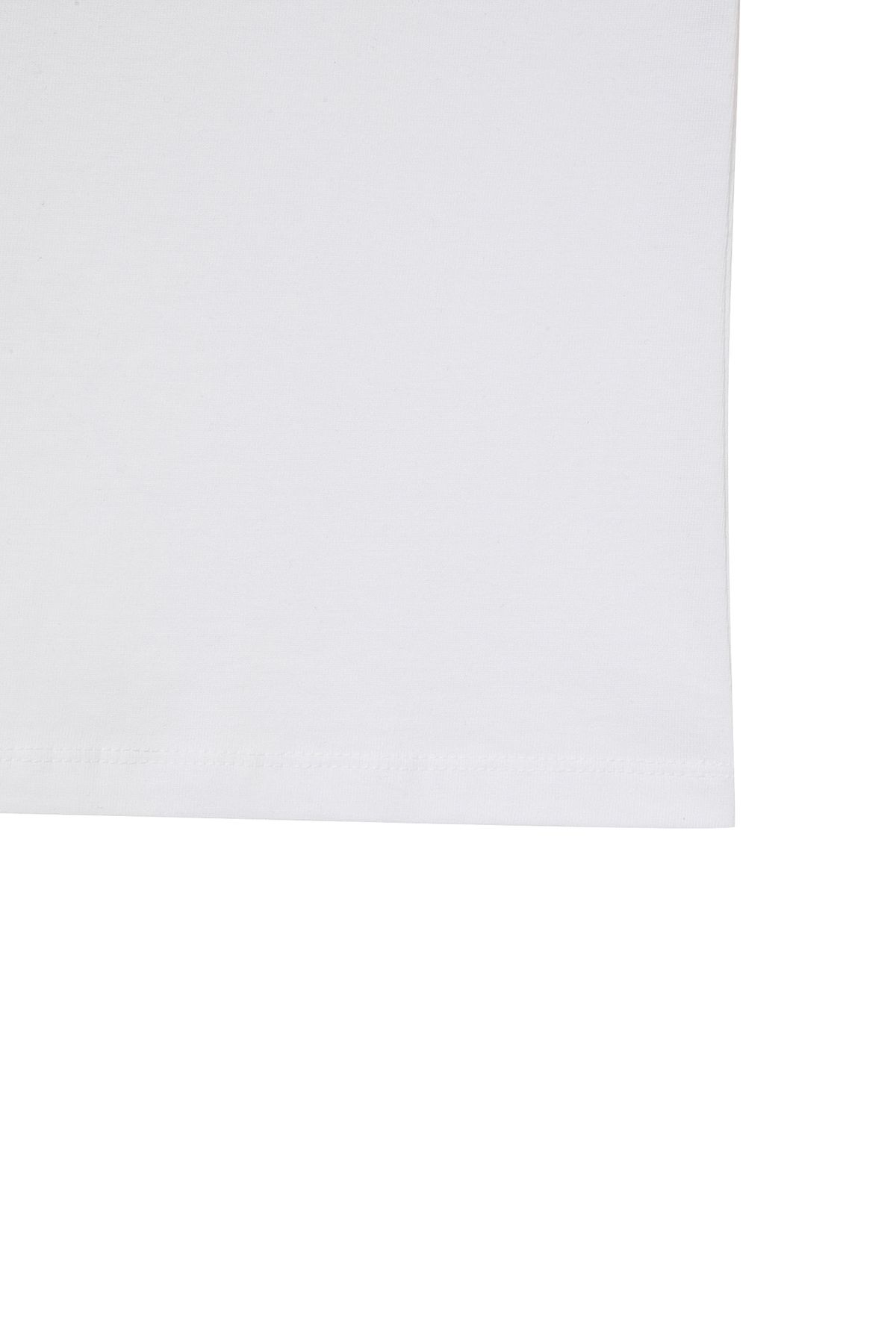 다이닛(DEINET) BI GRAPHIC SLIMSIZED T-SHIRT IN WHITE