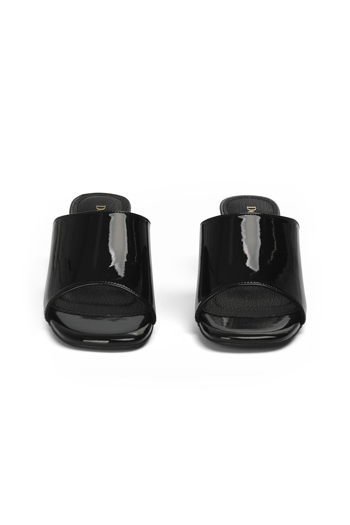 다이닛(DEINET) ENAMEL SLIPPERS IN BLACK