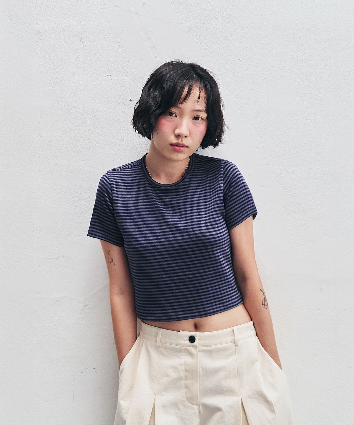 헨던시(HENDENCY) 스케치 크롭 티 (잉크 바이올렛)