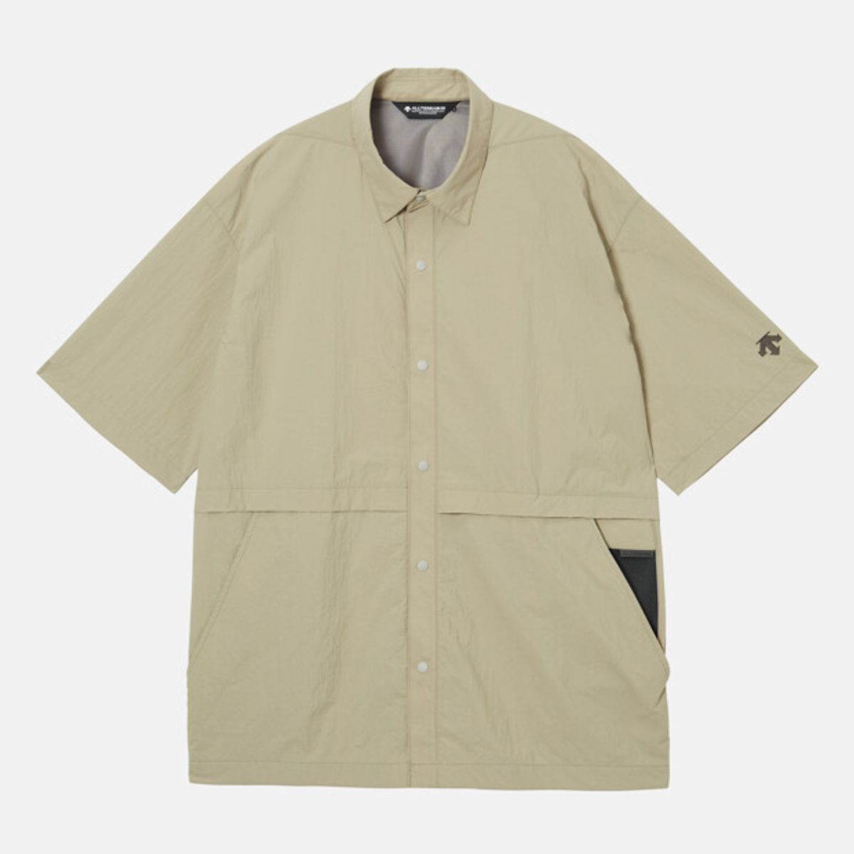 데상트(DESCENTE) [ALLTERRAIN 81] WOVEN HALF SHIRT 베이지 SR213KSR52