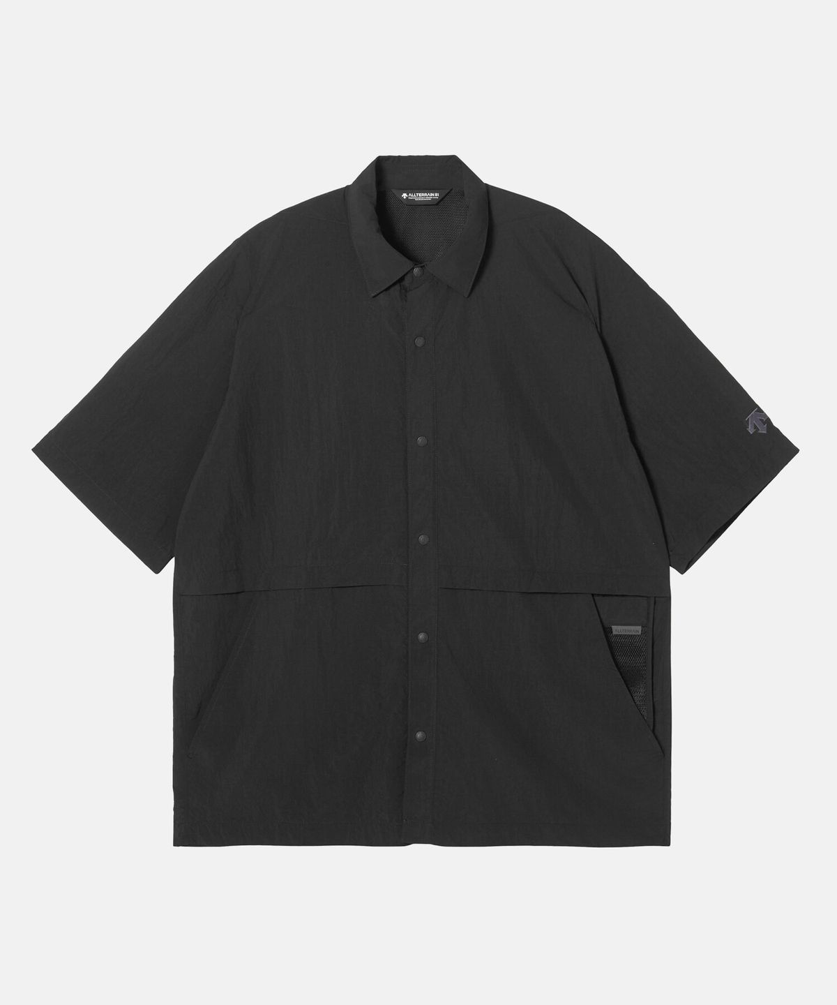 데상트(DESCENTE) [ALLTERRAIN 81] WOVEN HALF SHIRT 블랙 SR213KSR52