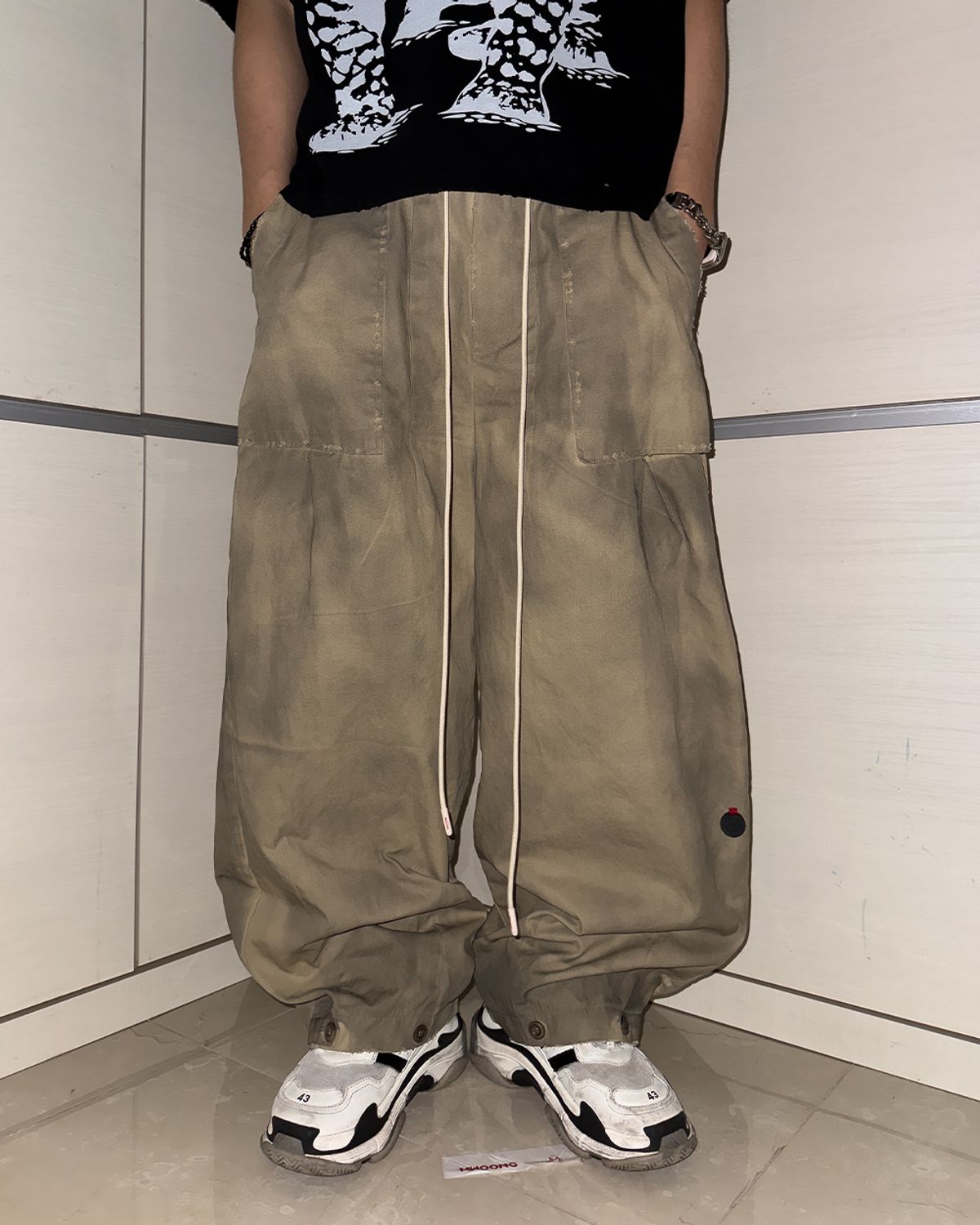 뭉(MWOONG) Curved works dirty pants BE