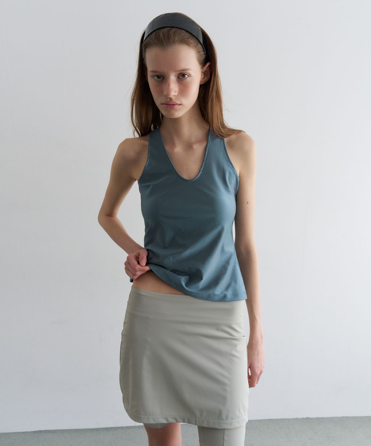 오버듀플레어(OVERDUEFLAIR) GLITTER HALTER TOP_TEAL GREY