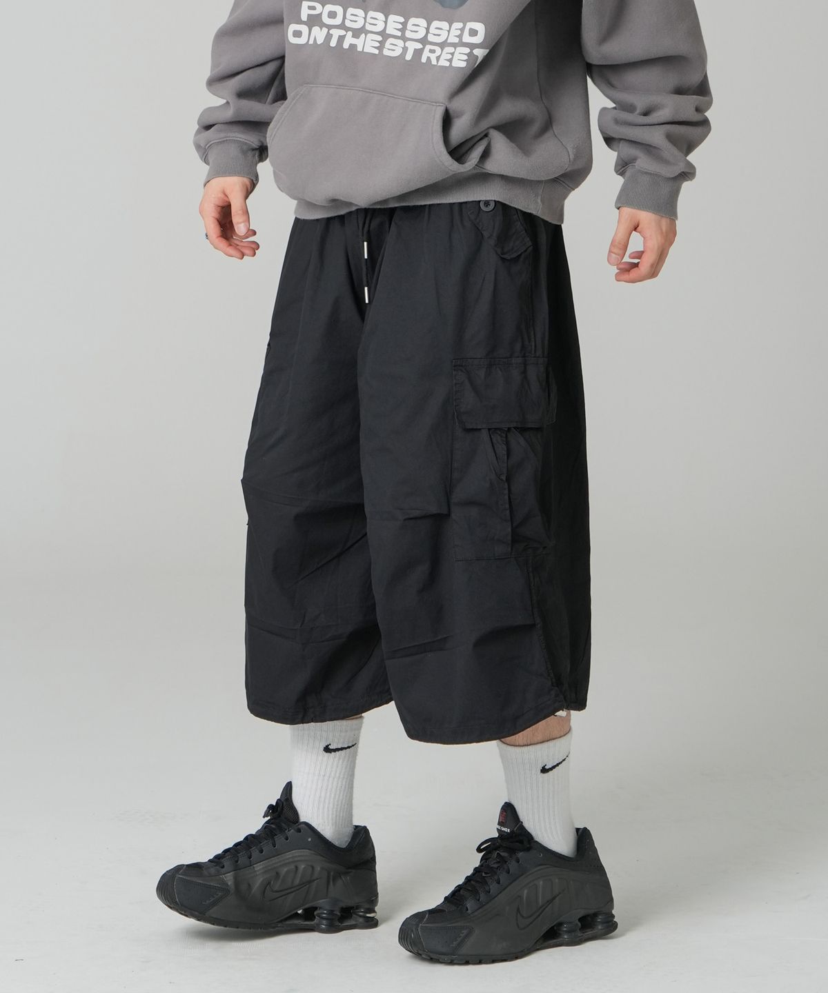 락트개러지(ROCKED GARAGE) [UNISEX]버뮤다 투웨이 와이드 카고 파라슈트 쇼츠 [블랙]