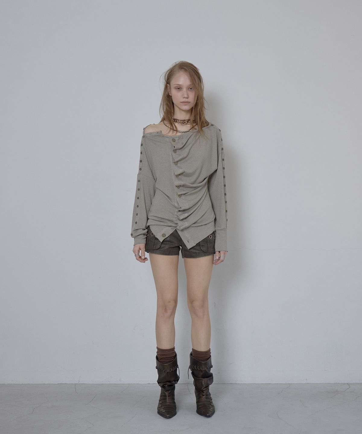 애시메트리(ASYMMETRY) ROUGH EDGE RUFFLE CARDIGAN / KHAKI