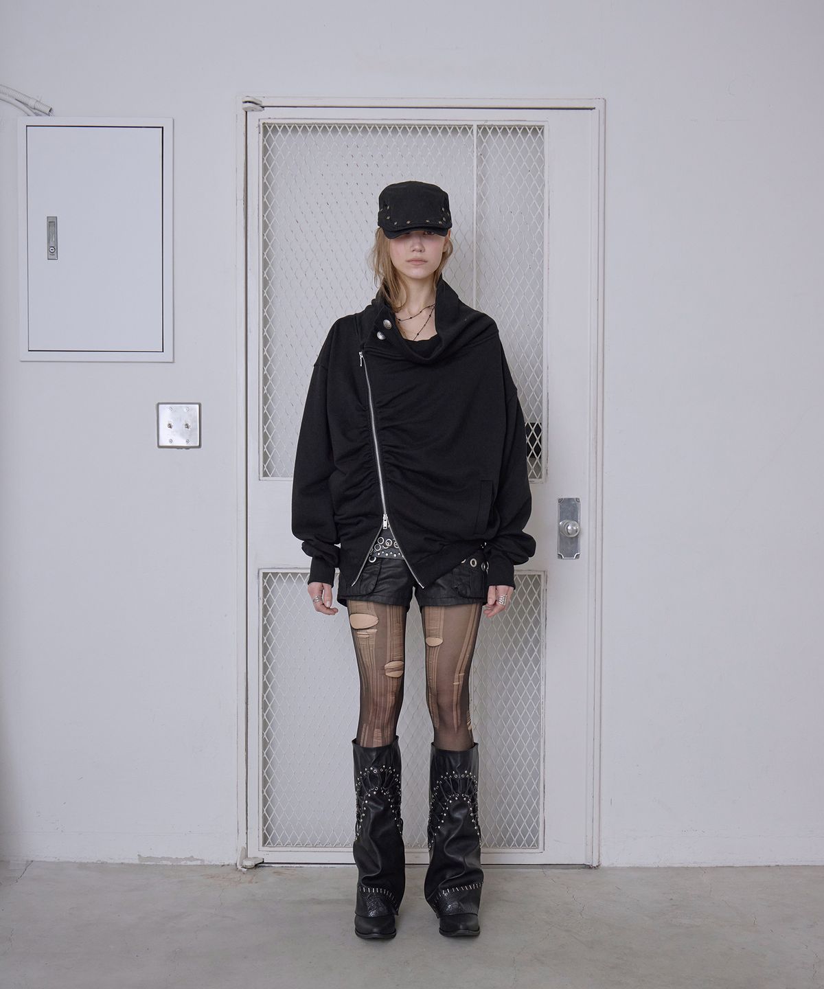 애시메트리(ASYMMETRY) GLORY RUCHED ZIP UP / BLACK