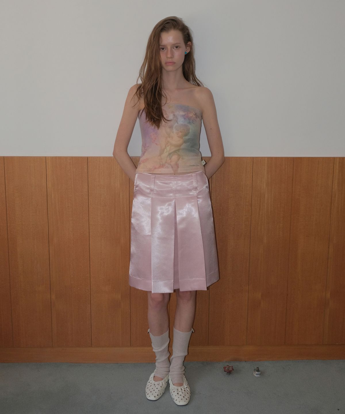 오버듀플레어(OVERDUEFLAIR) LOW-RISE PLEATED SATIN SKIRT_BABY PINK