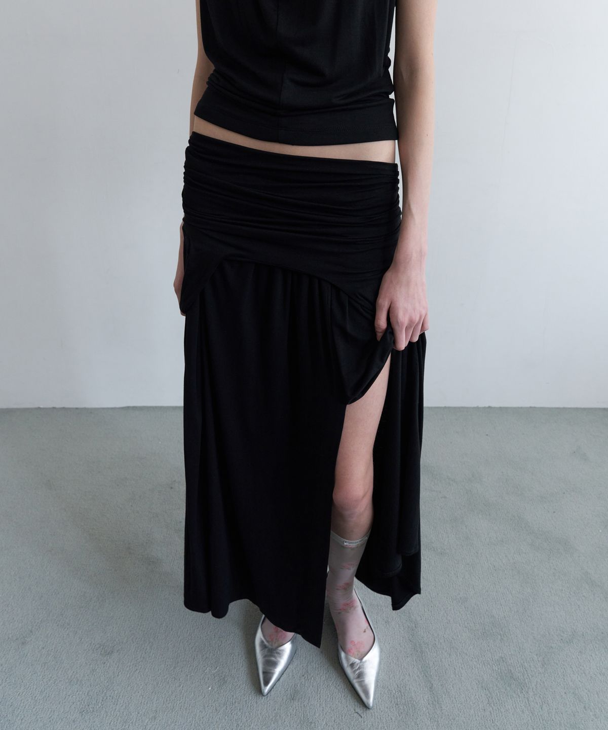 오버듀플레어(OVERDUEFLAIR) DRAPED TURN OVER SKIRT_BLACK