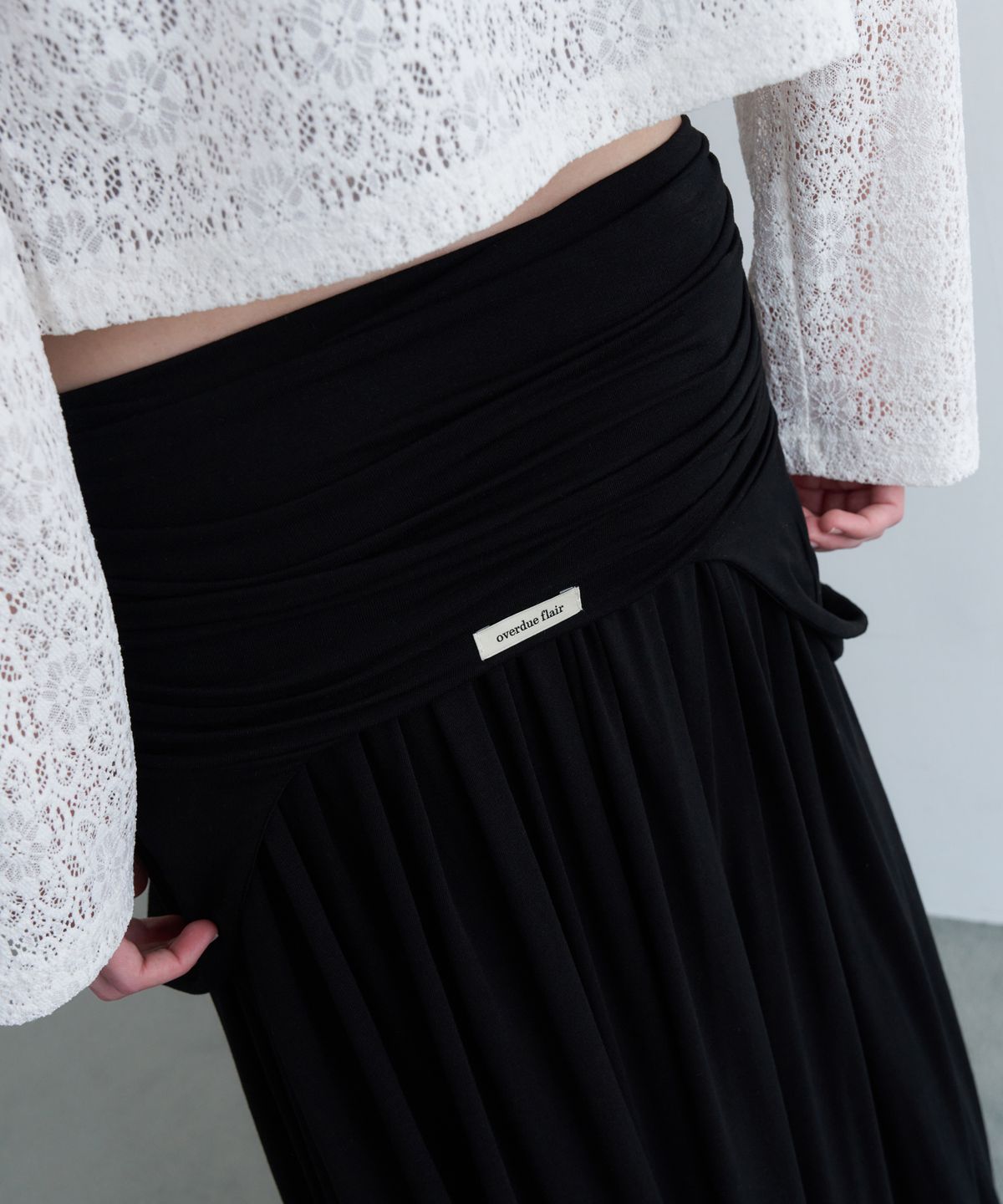 오버듀플레어(OVERDUEFLAIR) DRAPED TURN OVER SKIRT_BLACK