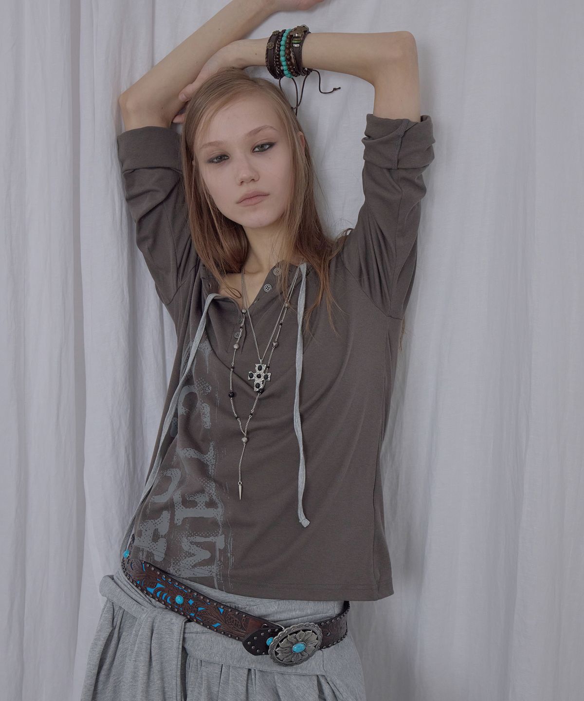 애시메트리(ASYMMETRY) ASYMMETRY HENRY LONG SLEEVE TOP / KHAKI