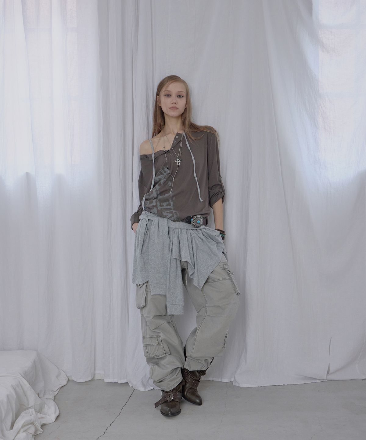 애시메트리(ASYMMETRY) ASYMMETRY HENRY LONG SLEEVE TOP / KHAKI