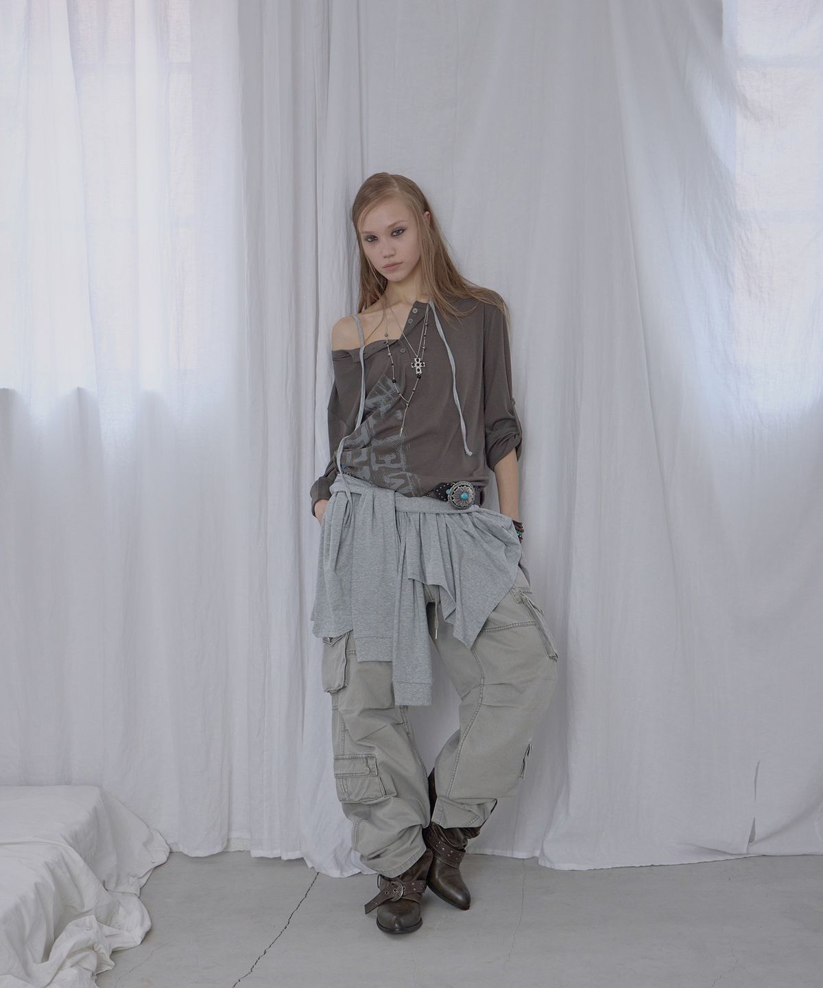 애시메트리(ASYMMETRY) ASYMMETRY HENRY LONG SLEEVE TOP / KHAKI