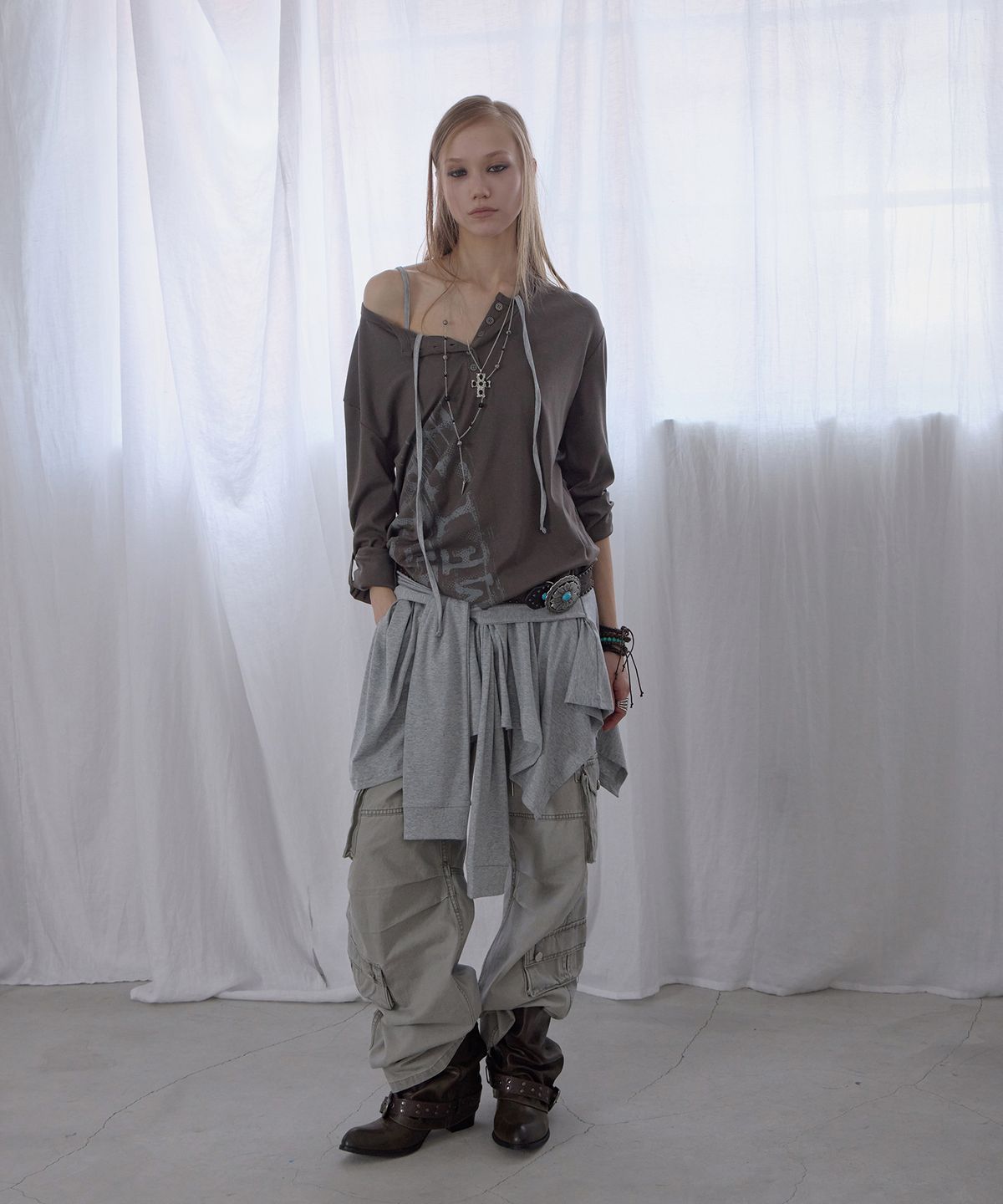 애시메트리(ASYMMETRY) ASYMMETRY HENRY LONG SLEEVE TOP / KHAKI