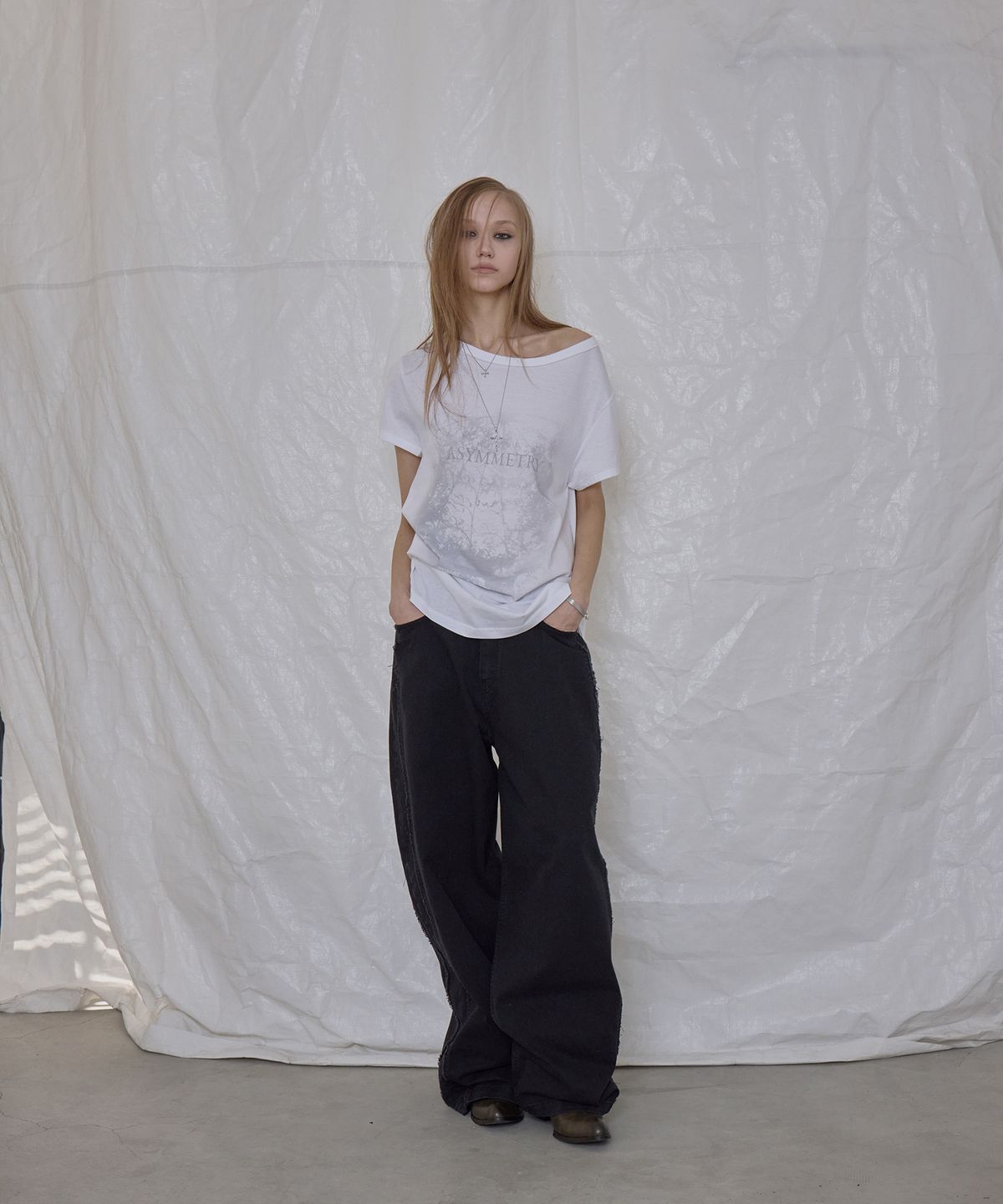 애시메트리(ASYMMETRY) RAW LETTERING PANTS / BLACK