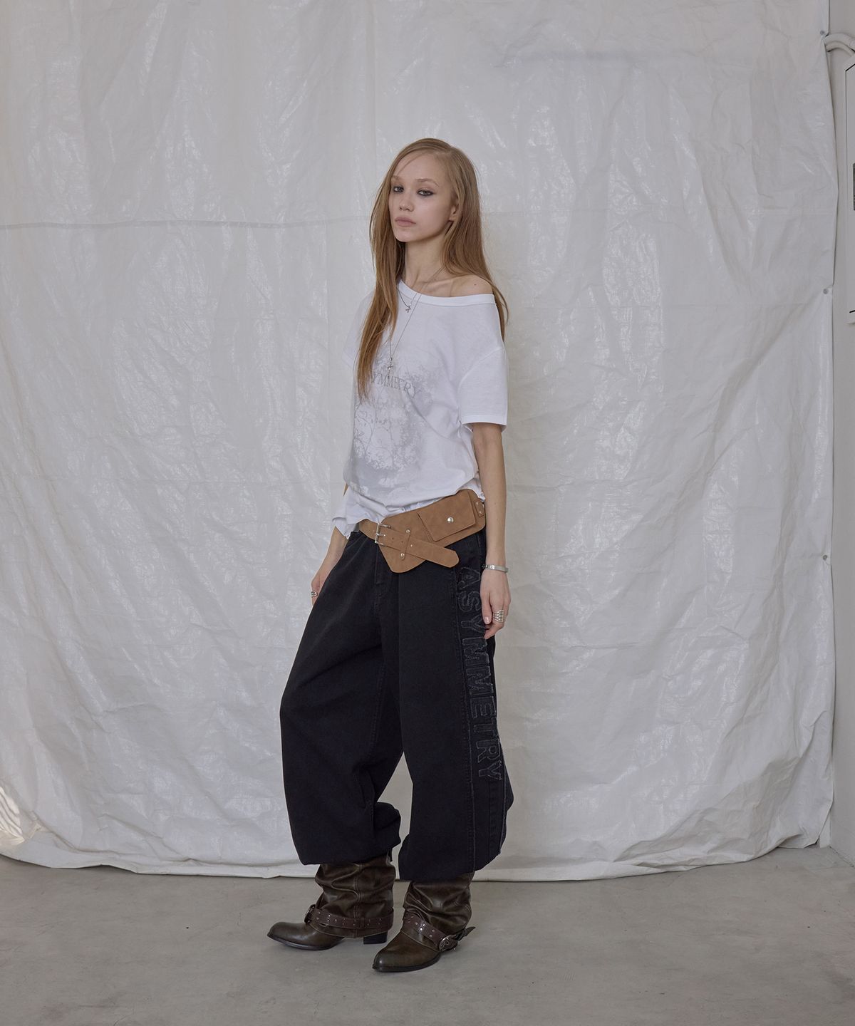 애시메트리(ASYMMETRY) RAW LETTERING PANTS / BLACK