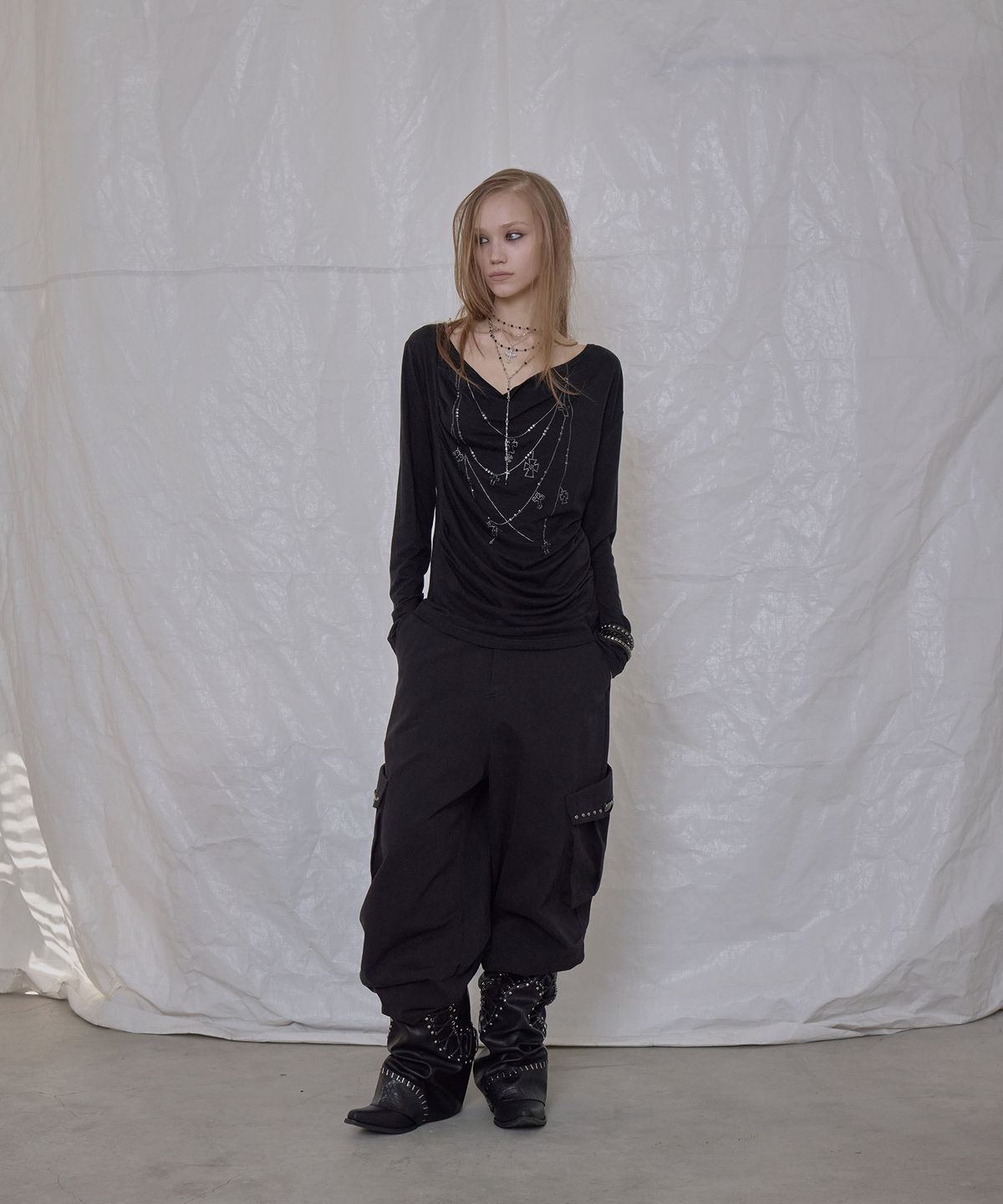 애시메트리(ASYMMETRY) SLOUCHED HOTPIX NECKLACE TOP / BLACK