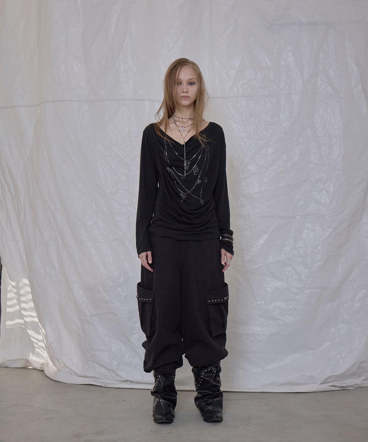 애시메트리(ASYMMETRY) SLOUCHED HOTPIX NECKLACE TOP / BLACK