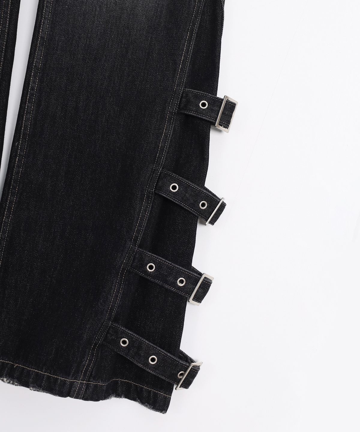 애시메트리(ASYMMETRY) BELTED STACKED JEANS