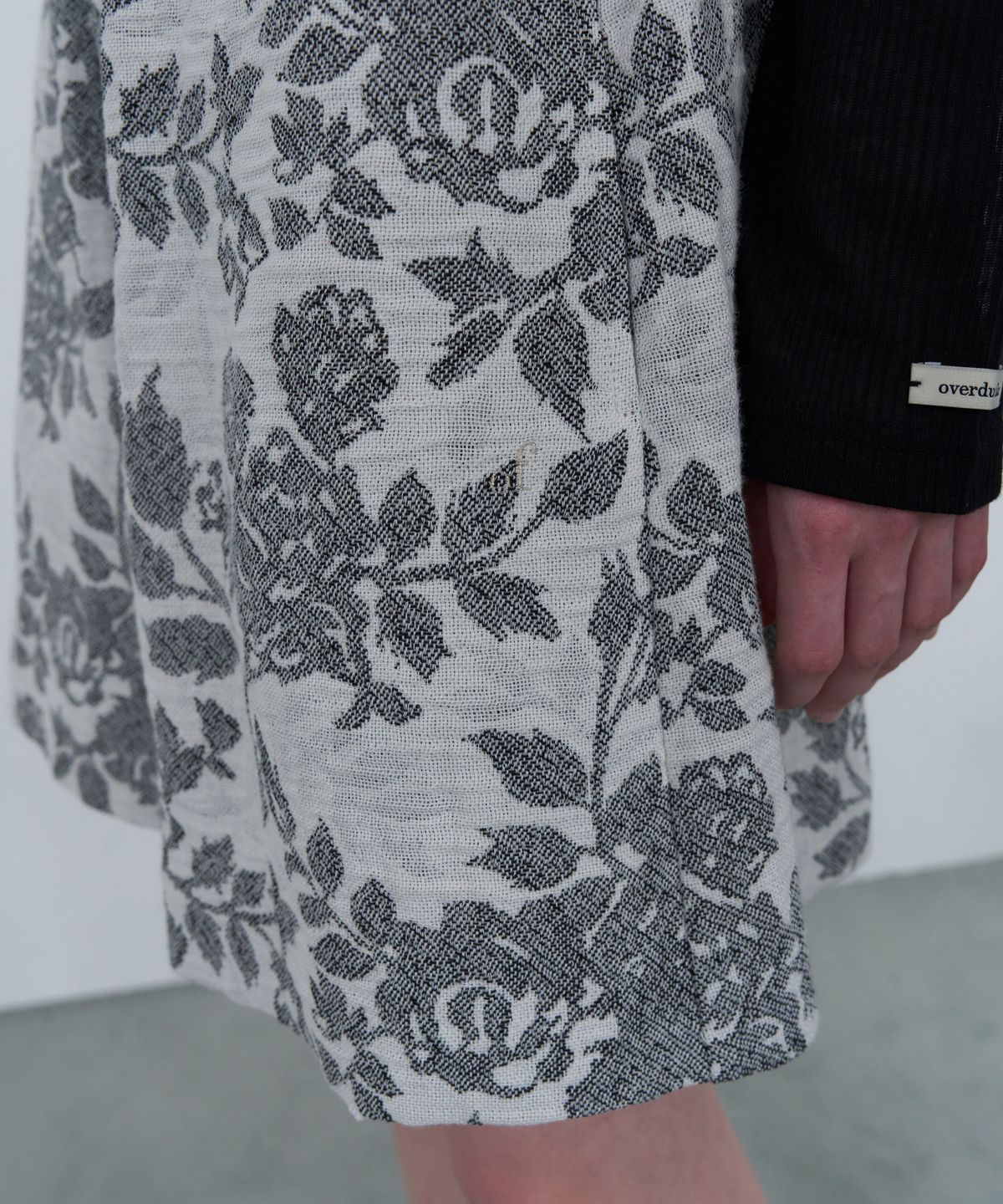 오버듀플레어(OVERDUEFLAIR) TEXTURE WIDE HALF PANTS_BLACK FLOWER