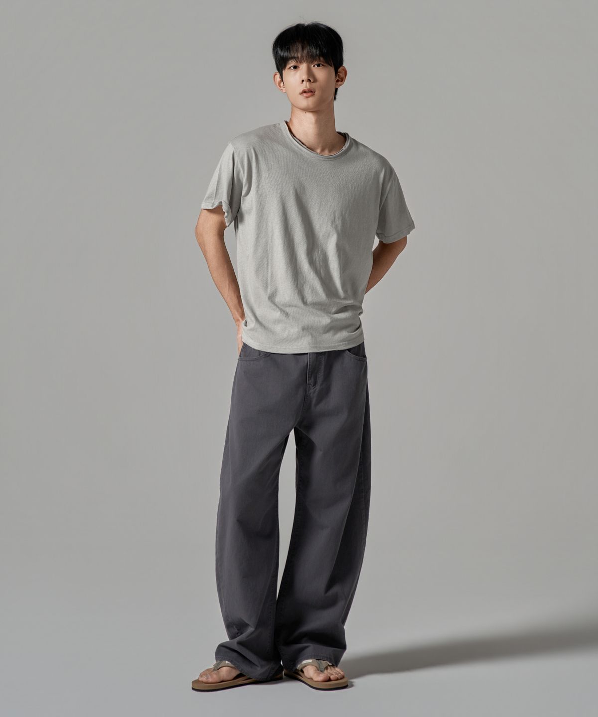 와르(WAAR) M284 썸머 카치온 커브드 팬츠_차콜